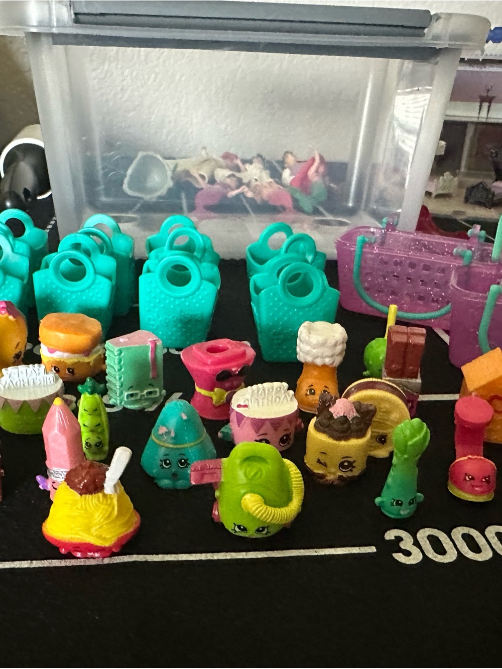 Shopkins Assorted Mini Figures & Teal Pink Accessories 31 pieces